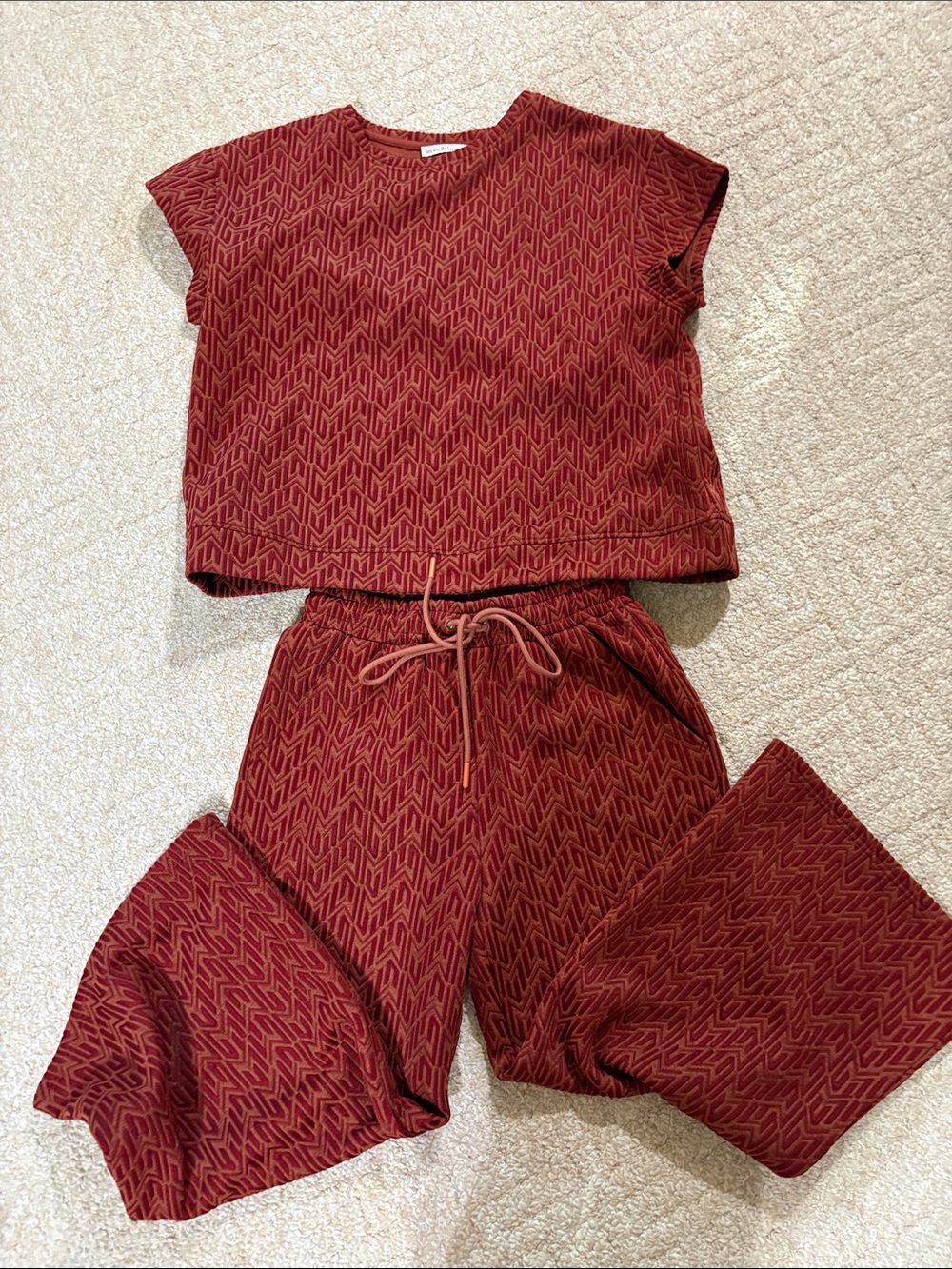 See and Be Seen Women's Rust  Patterned Two-Piece Lounge Set with pockets